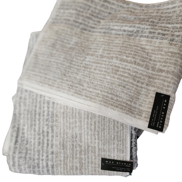 Max Studio Abstract 2 Bath Towel Gray Beige Gray White Ikat NWT 630 GSM - Picture 1 of 5